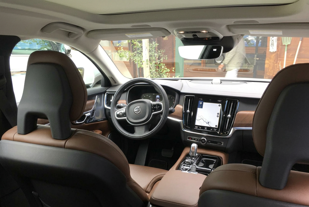 Volvo S90 dashboard and cockpit