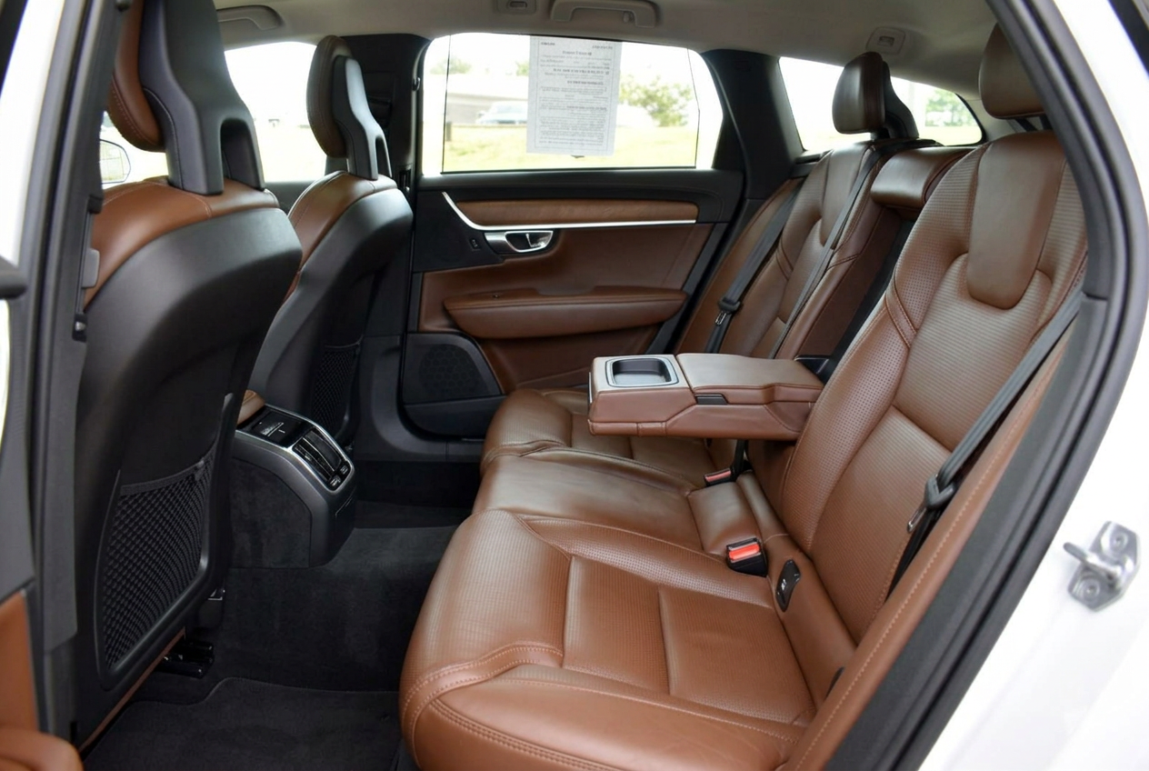 Volvo S90 rear passenger cabin